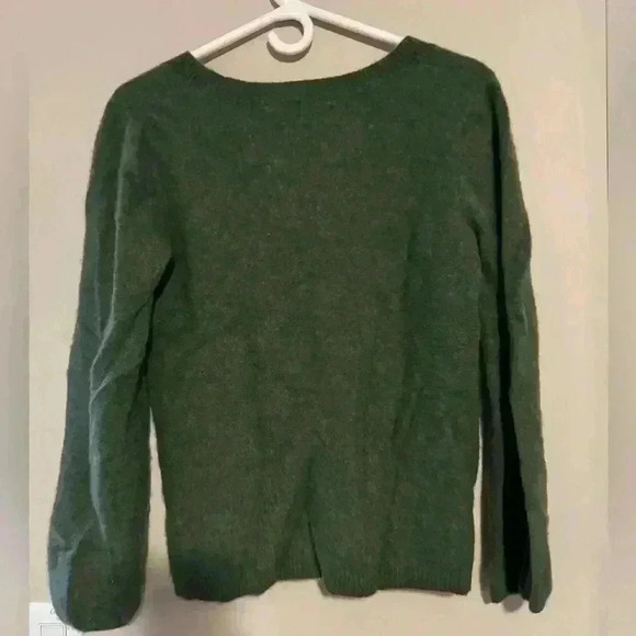Old navy  cashmere sweater - Picture 2 of 3